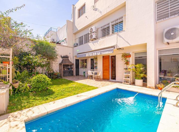 Casa · 210m² · 6 Ambientes · 1 Cochera