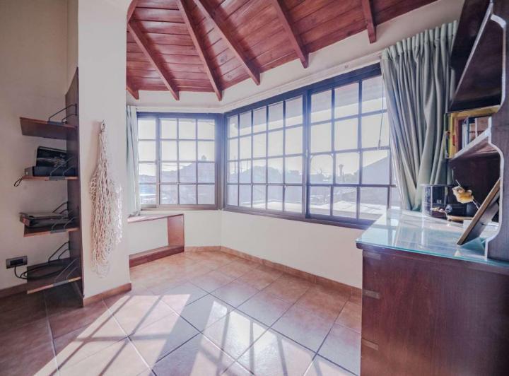 Casa · 226m² · 5 Ambientes · 1 Cochera
