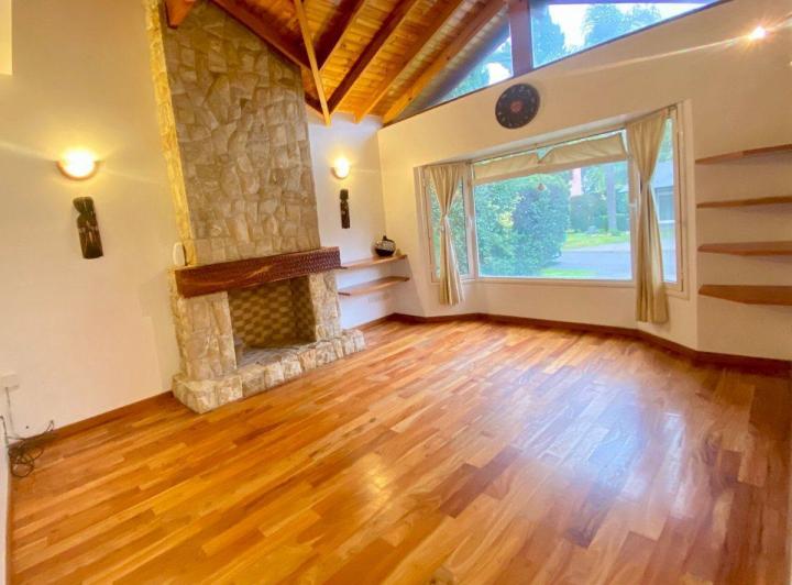 Casa · 200m² · 4 Ambientes · 1 Cochera