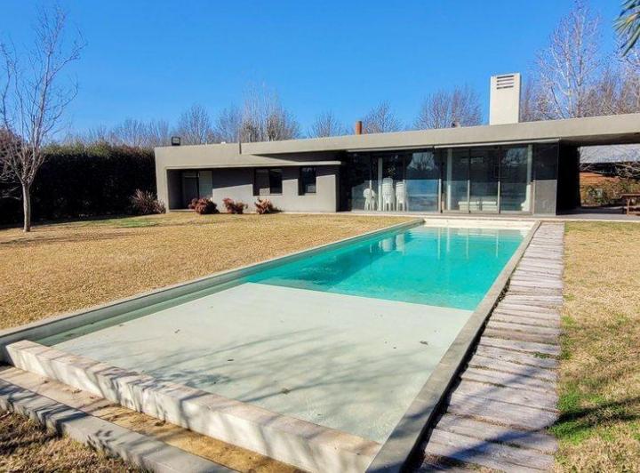 Casa · 102m² · 3 Ambientes · 1 Cochera