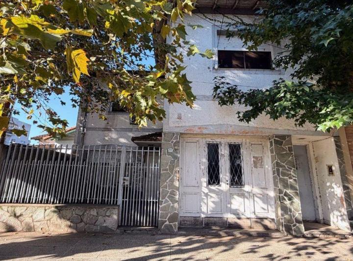 Casa · 231m² · 5 Ambientes · 1 Cochera