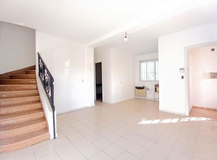 Casa · 210m² · 7 Ambientes · 2 Cocheras