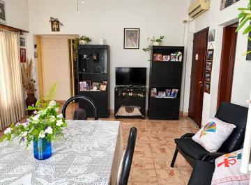 Casa · 127m² · 4 Ambientes · Casa de 4 Ambientes Jardin y Parrilla Oportunidad