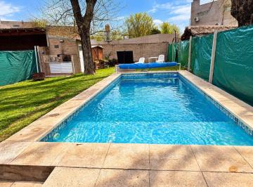 Casa · 130m² · 4 Ambientes · 2 Cocheras · Casa 4 Ambientes con Piscina y Quincho en Venta