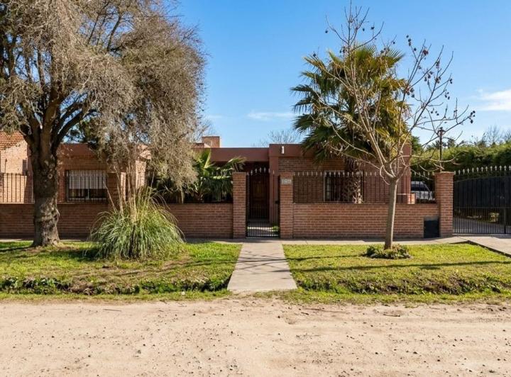 Casa · 190m² · 4 Ambientes · 4 Cocheras