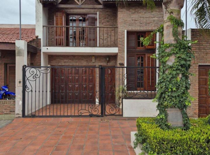 Casa · 143m² · 5 Ambientes · 1 Cochera