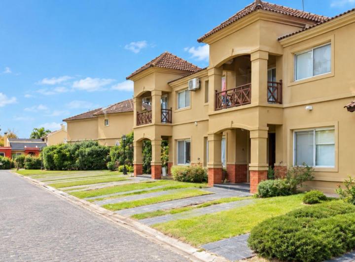 Casa · 130m² · 4 Ambientes · 1 Cochera