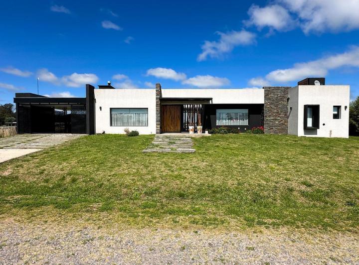 Casa · 150m² · 4 Ambientes · 1 Cochera