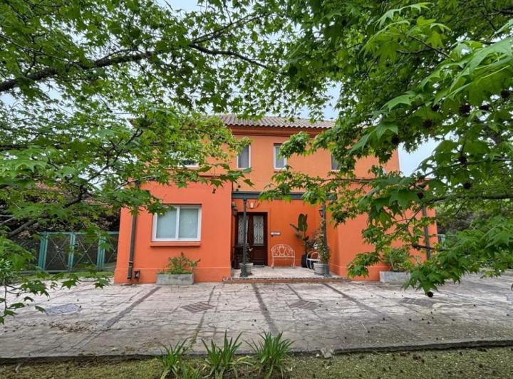 Casa · 250m² · 6 Ambientes