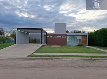 Casa · 136m² · 3 Ambientes · 2 Cocheras · Casa en Venta en Bela Vista