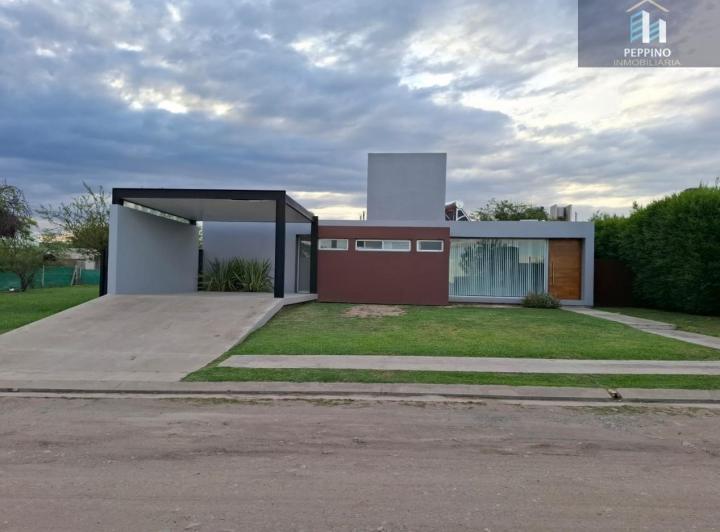 Casa · 136m² · 3 Ambientes · 2 Cocheras