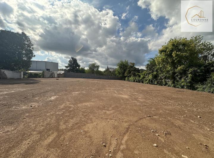 Terreno · 972m²