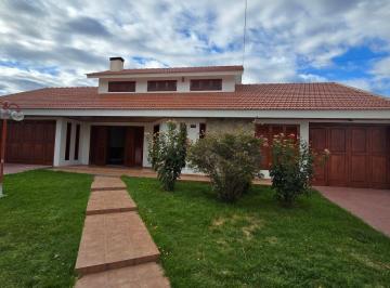Casa de 6 ambientes, San Martín · Vendo Amplia Casa en El Centro de San Martín - 4 Dorm.