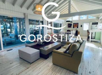 Casa · 200m² · 5 Ambientes · Casa en Venta - Costa Esmeralda