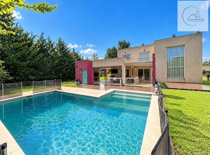 Casa · 290m² · 6 Ambientes · 5 Cocheras