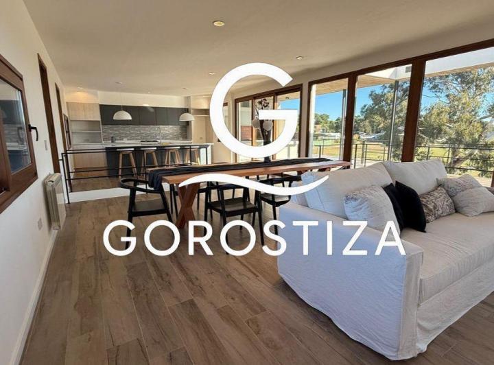 Casa · 260m² · 6 Ambientes