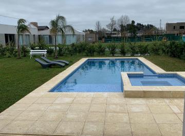 Casa · 290m² · 6 Ambientes · 3 Cocheras · Alquiler Temporal | Altos de Campo Grande