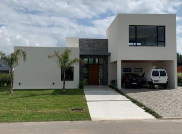 Casa · 290m² · 6 Ambientes · 3 Cocheras · Alquiler Temporal | Altos de Campo Grande