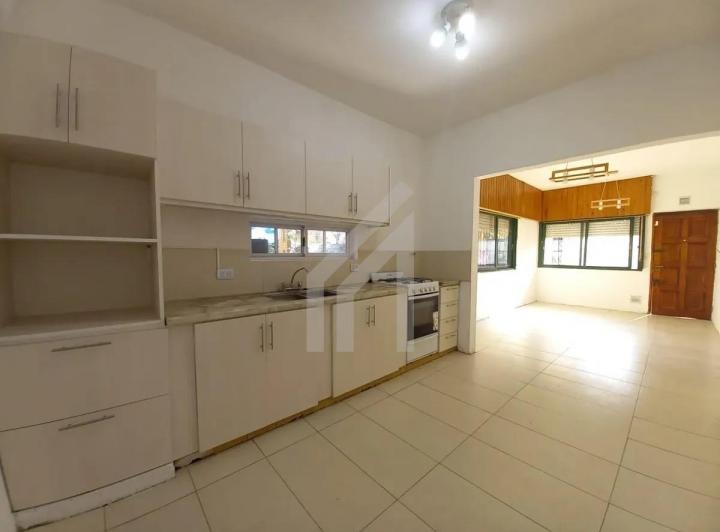 Casa · 80m² · 4 Ambientes · 2 Cocheras