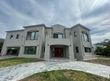 Casa de 6 ambientes, Quilmes · Excelente Casa en Alquiler de 6 Ambientes Desarrollada en Dos Plantas en El Nuevo Quilmes