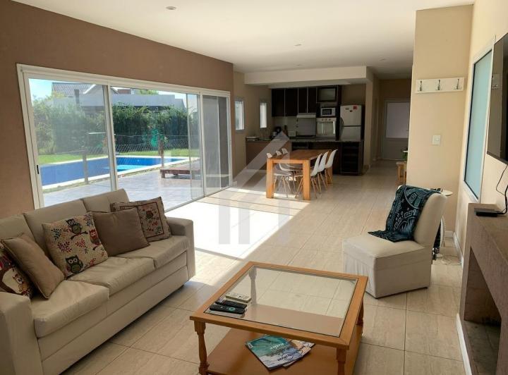 Casa · 160m² · 5 Ambientes · 3 Cocheras