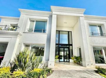 Casa · 670m² · 5 Ambientes · 1 Cochera · Casa en Alquiler 5 Ambientes en El Golf Nordelta Amoblada