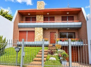Casa · 280m² · 5 Ambientes · 3 Cocheras · Casa Chalet en Venta Ramos Mejía, Lomas del Mirador