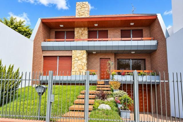 Casa · 280m² · 5 Ambientes · 3 Cocheras