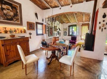 Casa · 200m² · 4 Ambientes · 3 Cocheras · Casa de Campo en Arguello con Pileta Amoblada