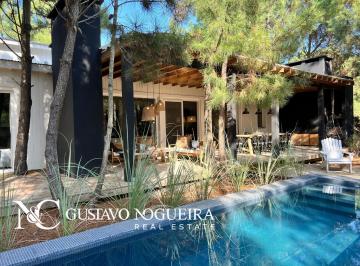 Casa · 240m² · 6 Ambientes · Casa en Venta en Costa Esmeralda a Pasos de La Playa