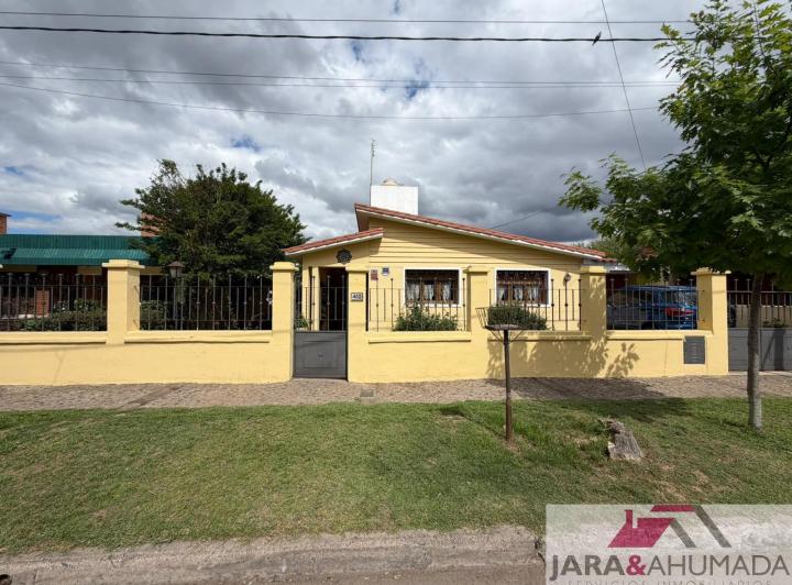 Casa · 198m² · 6 Ambientes · 2 Cocheras