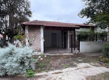 Casa · 80m² · 3 Ambientes · 1 Cochera · Casa 3 Ambientes con Patio y Cochera en Temperley