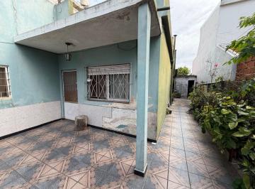 Casa · 103m² · 2 Ambientes · Venta Casa 3 Ambientes con Patio – Lanús Oeste