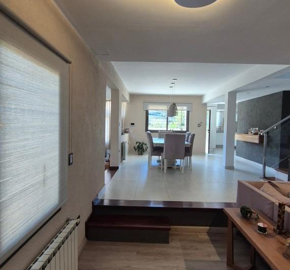 Casa · 285m² · 6 Ambientes · 2 Cocheras