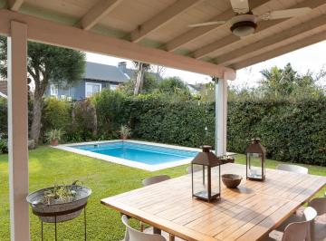 Casa · 150m² · 5 Ambientes · 3 Cocheras · Casa en Venta en Los Alamos Lote Central