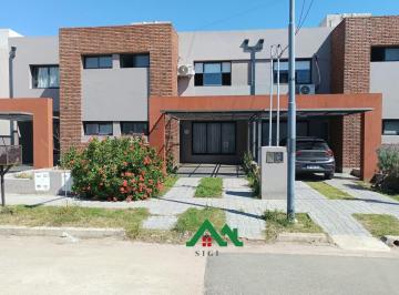 Casa · 120m² · 5 Ambientes · 1 Cochera · Casa en La Paya 2 con Cochera en Barrio Cerrado con Seguridad