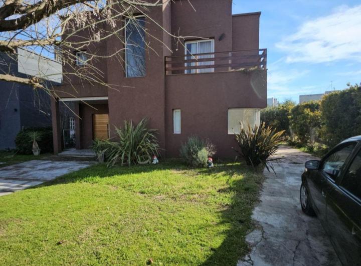 Casa · 154m² · 5 Ambientes · 1 Cochera