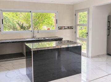 Casa · 150m² · 6 Ambientes · 1 Cochera · Casa en Venta en Brandsen