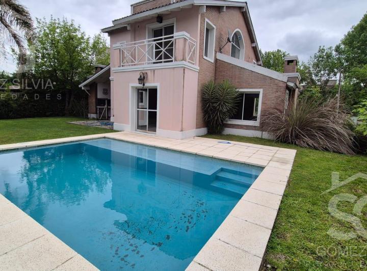 Casa · 200m² · 4 Ambientes · 1 Cochera