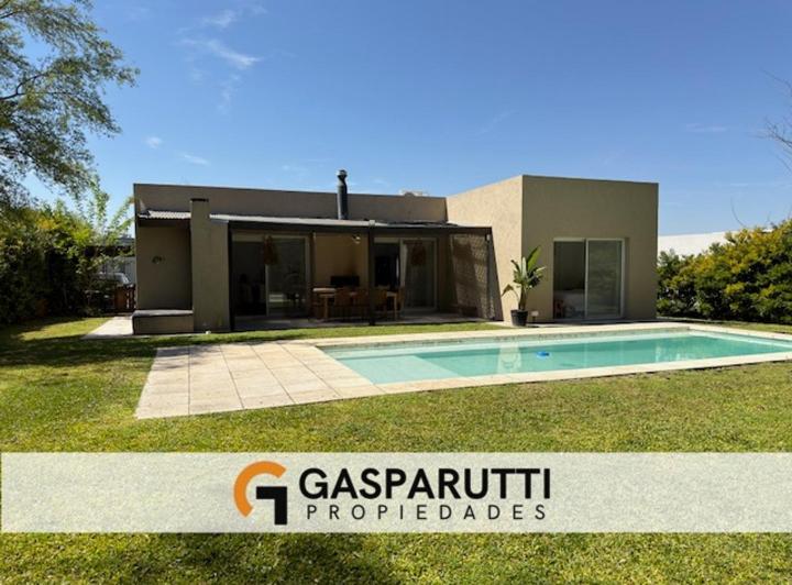Casa · 132m² · 4 Ambientes · 4 Cocheras