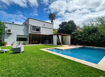 Casa · 1616m² · 4 Ambientes · 4 Cocheras · Venta Casa 4 Ambientes C/ Piscina Apto Crédito Barrio Privad