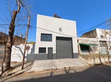 Bodega-Galpón de 6 ambientes, La Boca · Galpón con Oficinas, Recepción, Vestuarios y Patio. Sobre Lote Propio de 300 m²