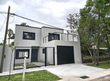 Casa · 191m² · 5 Ambientes · 1 Cochera · Casa en Venta a Estrenar de 3 Dorm. en Barrio Los Troncos Funes