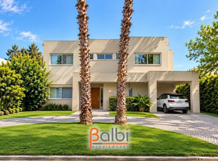Casa · 227m² · 6 Ambientes