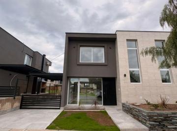 Departamento de 6 ambientes, Ciudad de Mendoza · Dúplex a Estrenar - Barrio Dalvian