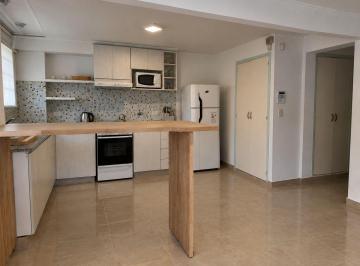 FLM-FLM-610_2 · En Venta: Casa en Dos Plantas, de 6 Dorm. en Suite, Depto. C
