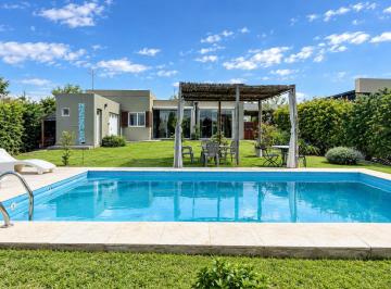 Casa · 164m² · 4 Ambientes · 3 Cocheras · Casa en Venta 4 Ambientes con Pileta, Galeria, Amenities en Santa Guadalupe, Pilar del Este