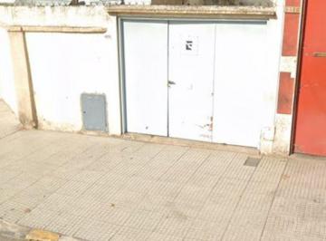 Garage , Monte Castro · Cochera en Domicilio Particular con Entrada Independiente.