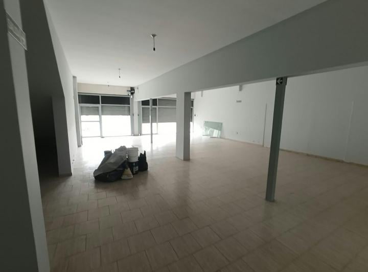 Local comercial · 220m²