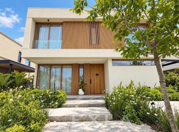 Casa · 205m² · 4 Ambientes · 1 Cochera · Casa en Venta en Carpinchos, Nordelta, Tigre